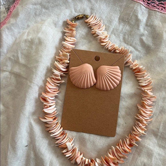 Peach Shell Chip Necklace and Shell Earrings Set - Picture 4 of 4